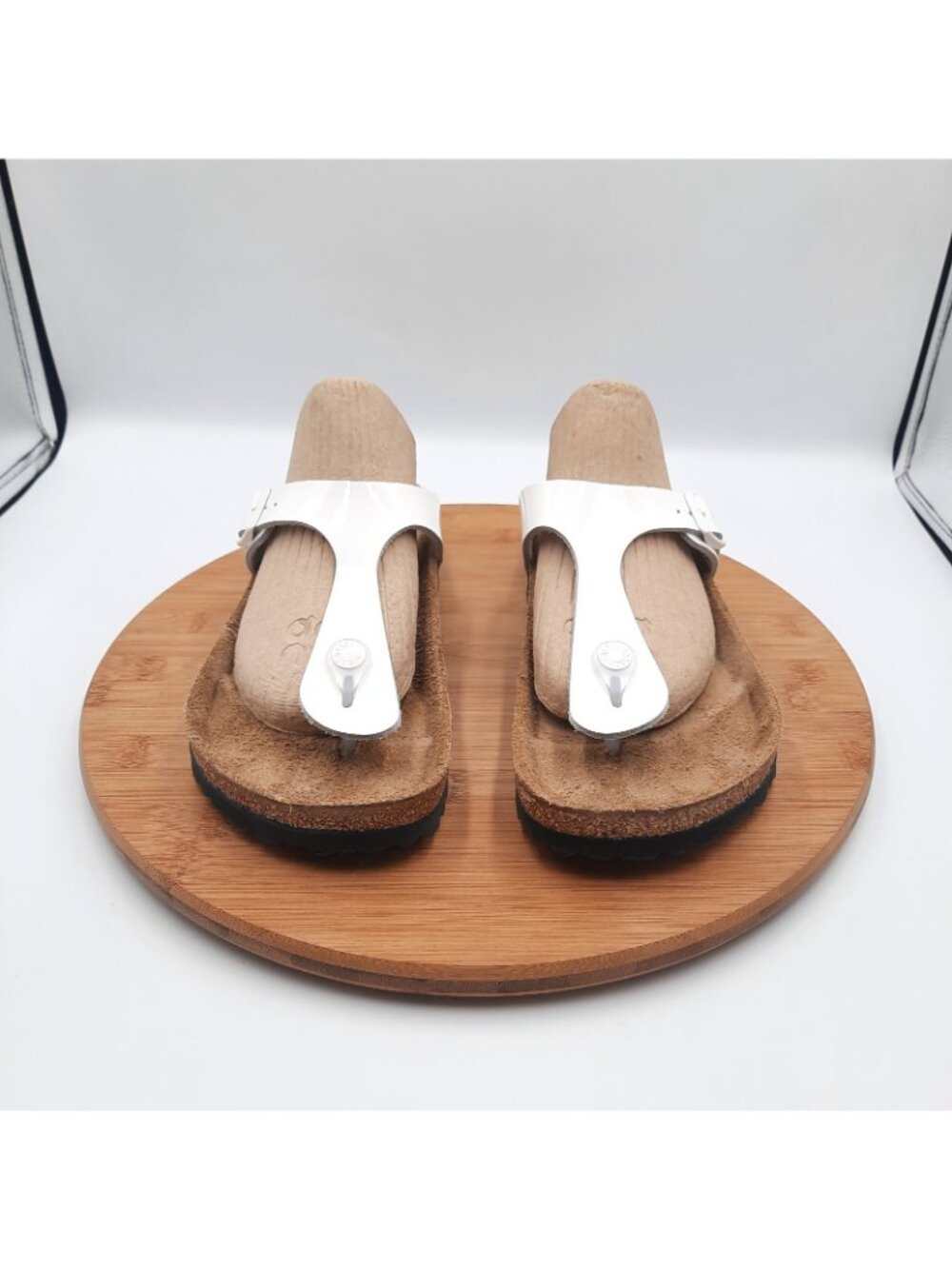 Birkenstock Gizeh Womens Size 7 Sandles White Natural Patent Leather Toe Post - Picture 2 of 10